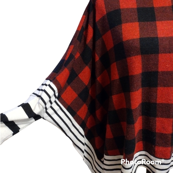 12pm By Mon Ami Buffalo Plaid MockNeck Sleeved Poncho - Picture 5 of 8